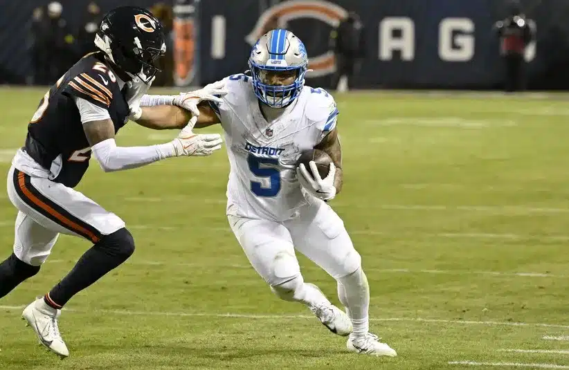 Detroit Lions running back David Montgomery (5) runs with the ball