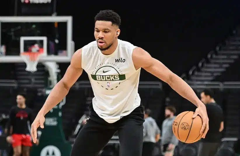 Milwaukee Bucks forward Giannis Antetokounmpo (34) warms up