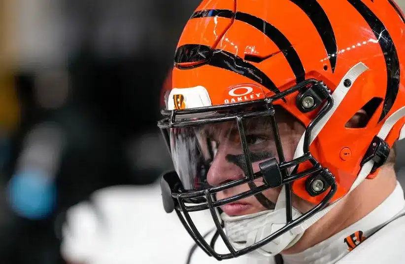 Cincinnati Bengals defensive end Trey Hendrickson (91) takes the field
