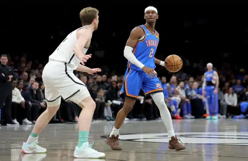Oklahoma City Thunder guard Shai Gilgeous-Alexander (2) controls the ball
