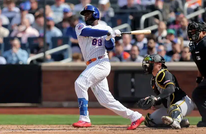 New York Mets center fielder Luis Robert Jr. (88) follows through on an RBI single