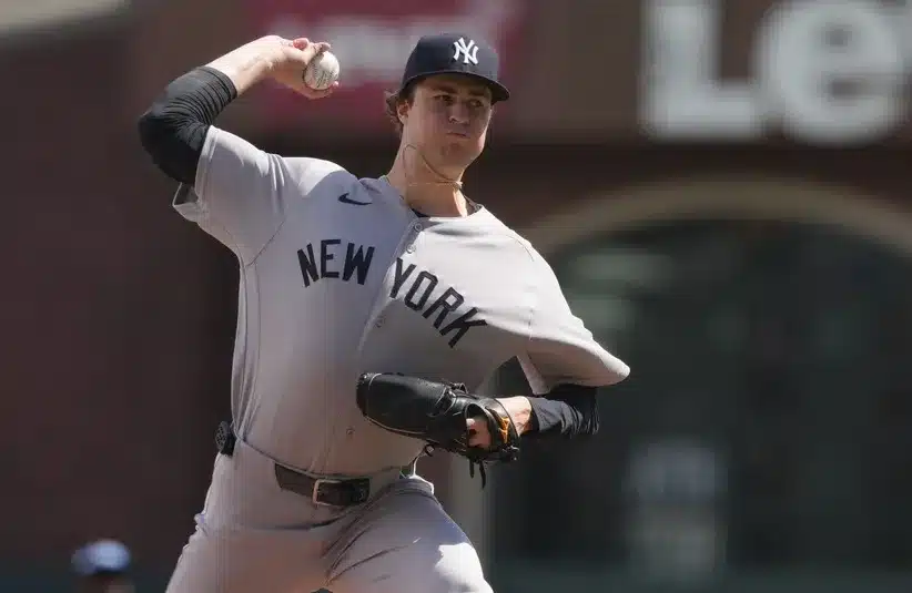 New York Yankees starting pitcher Cam Schlittler (31) throws a pitch