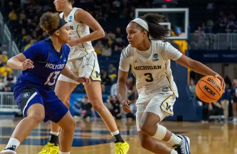 Michigan guard Mila Holloway (3) drives to the basket against Holy Cross during a game at Crisler Center in Ann Arbor on Friday, March 20, 2026.