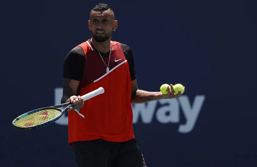 Kyrgios talking to the umpire