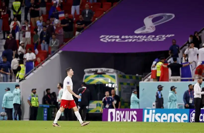 Lewandowski feeling dejected while leaving the pitch