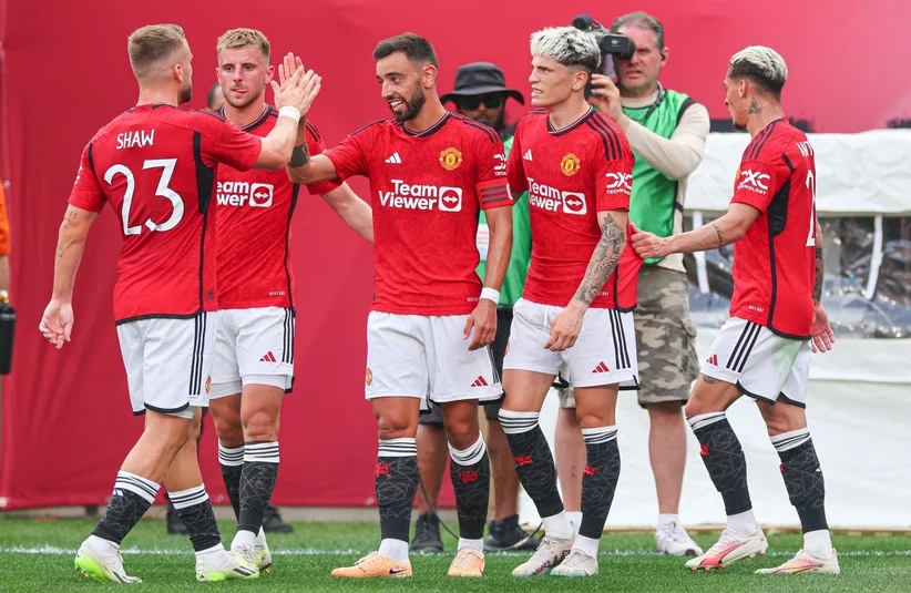 Bruno Fernandes celebrating with his team mates.