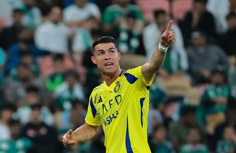 Cristiano Ronaldo waving to the fans