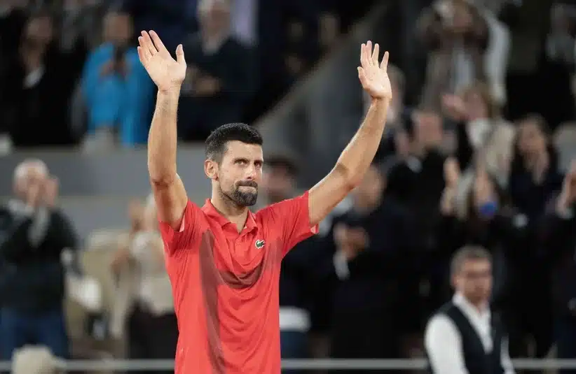 Djokovic waving to the Roland Garros fans
