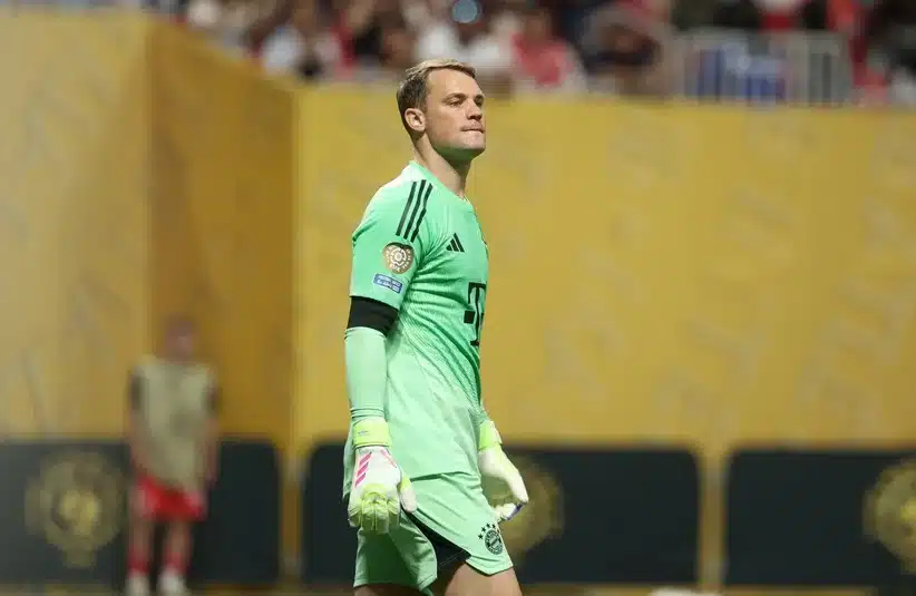 Neuer in Bayern Munich goalkeeping outfit
