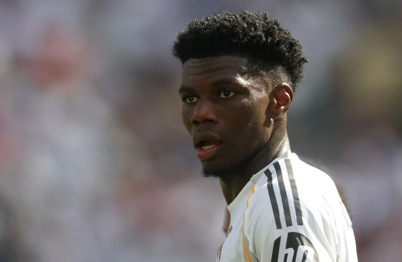 Tchouameni looking at his fellow Real Madrid players