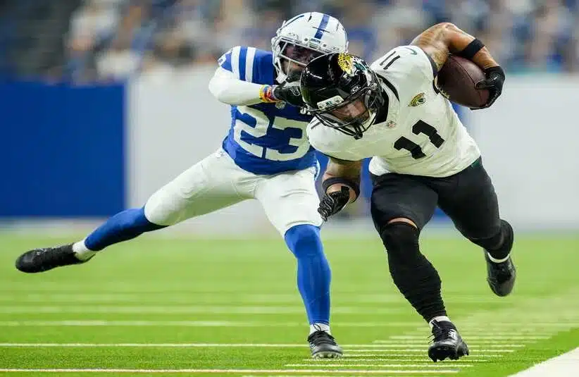 Kenny Moore playing for the Colts last season.