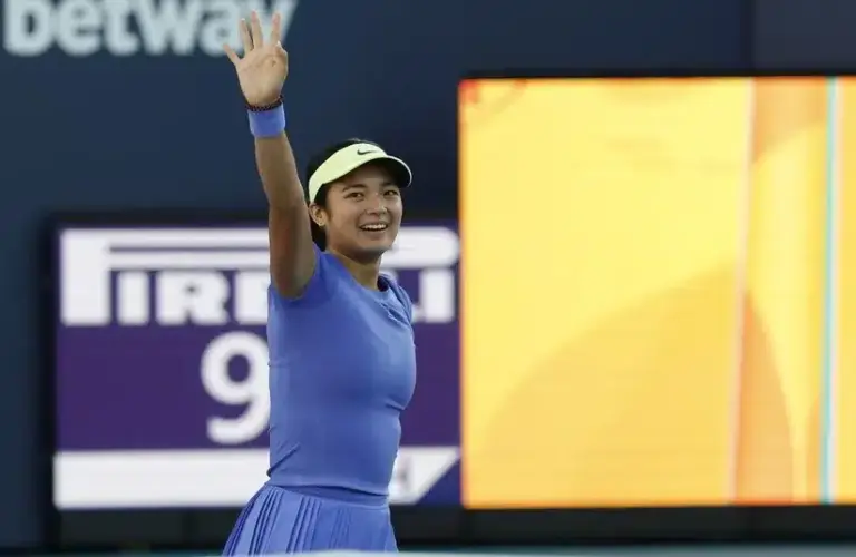 Alexandra Eala (PHI) waves to the crowd after her match.
