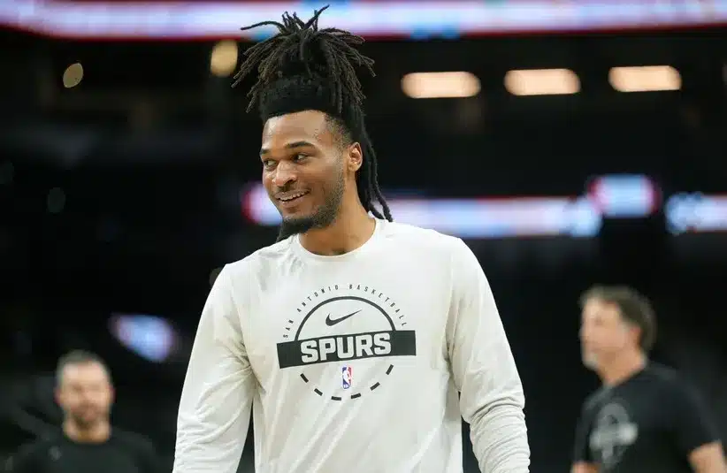 San Antonio Spurs guard Stephon Castle (5) warms up.