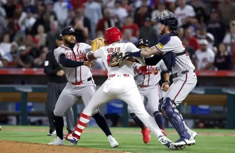 A fight breaks out between Atlanta Braves pitcher Reynaldo López (40) and Los Angeles Angels right fielder Jorge Soler (12).