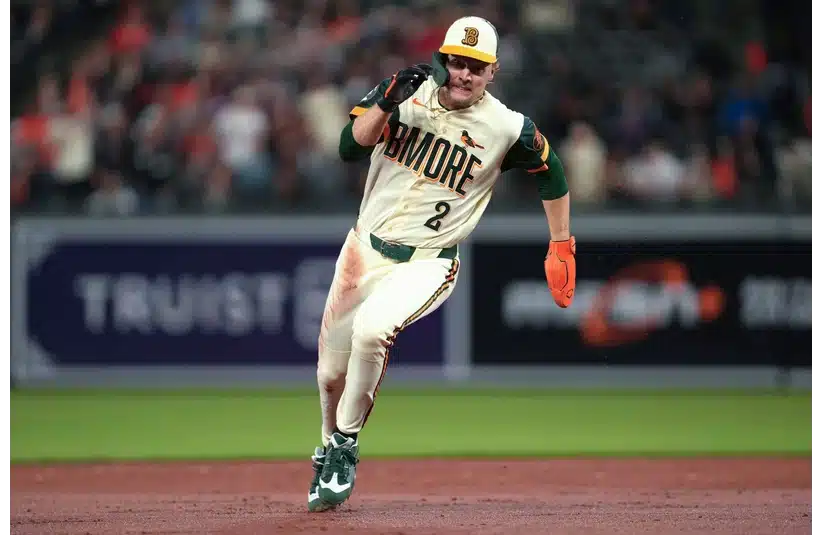 Gunnar Henderson rounding the bases vs Giants