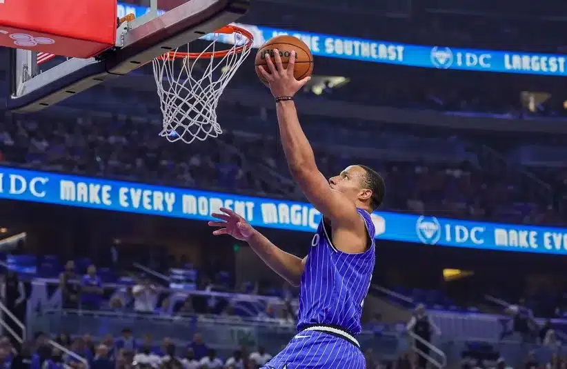 Orlando Magic guard Desmond Bane (3) goes to the basket.