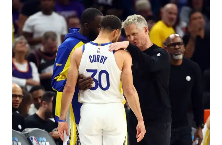Steph Curry talking to Coach Kerr courtside, Golden State Warriors