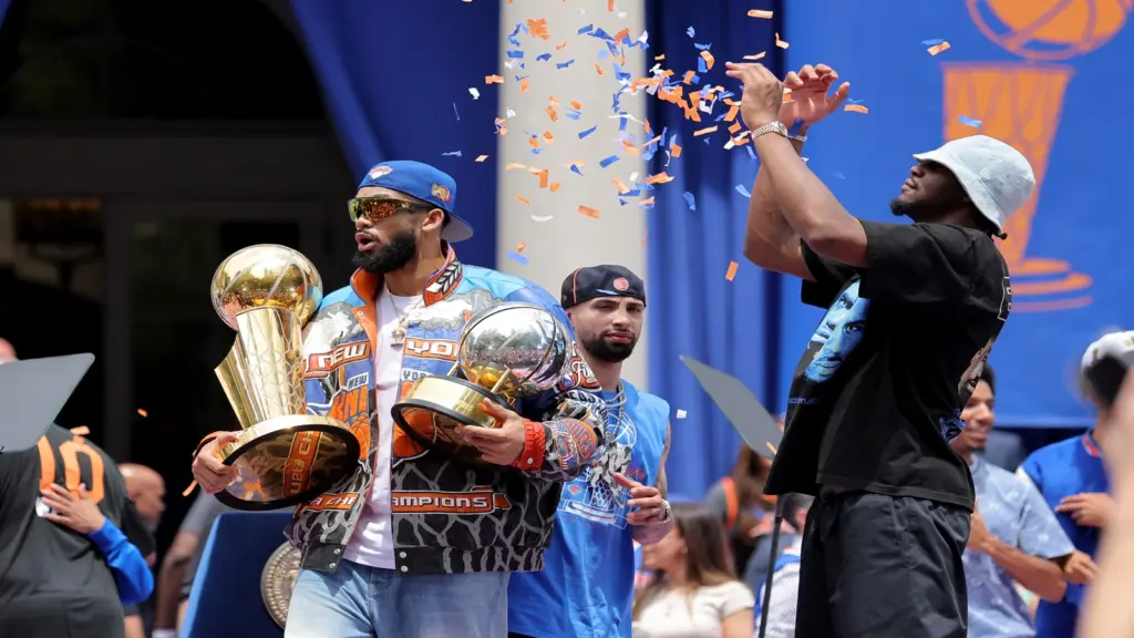 Knicks center Ariel Hukporti tosses confetti on Karl-Anthony Towns at the 2026 title parade, months before Karl-Anthony Towns extension talks stalled