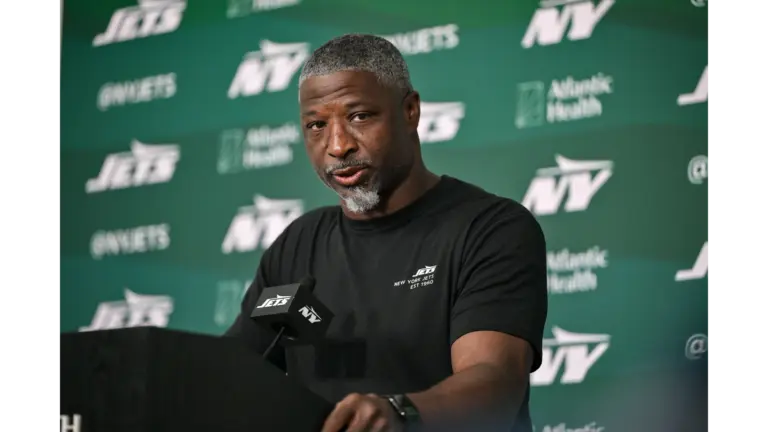 Jets coach Aaron Glenn