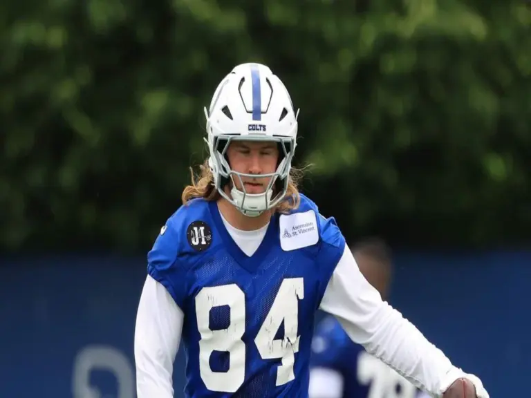 Colts tight end Tyler Warren running drills at training camp.
