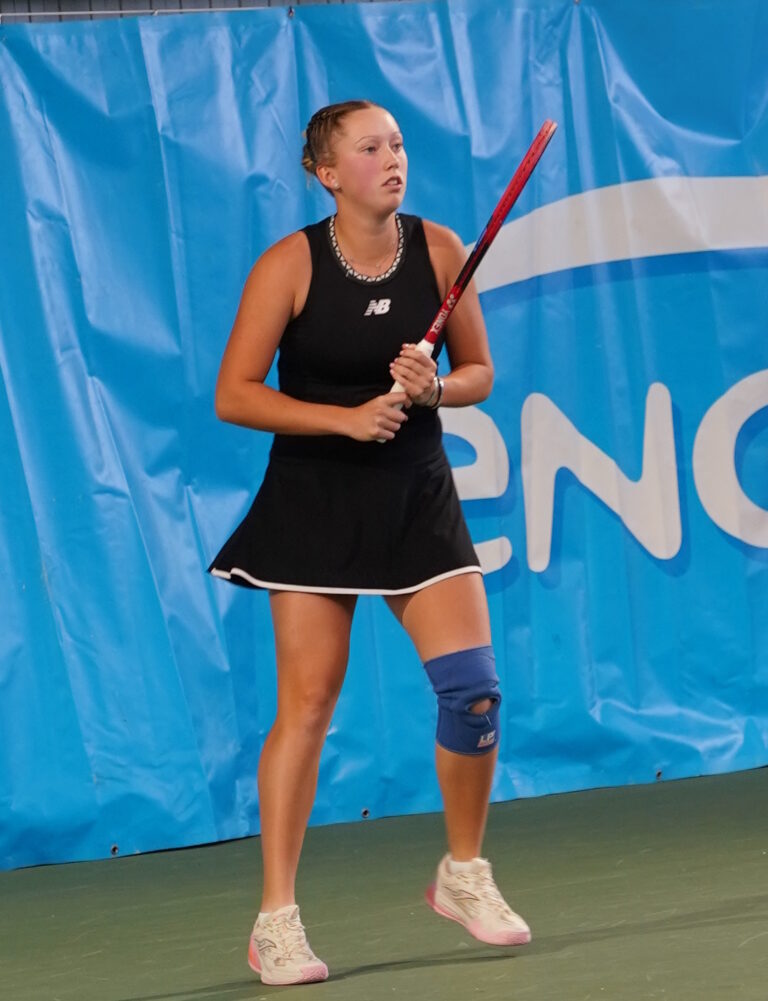 Alexandra Shubladze during a 2025 match at the Reims tennis tournament