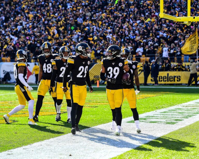 Steelers cornerbacks and the Pittsburgh defense line up against the Indianapolis Colts in November 2019